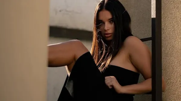 Чарівна муза Усика звела фанатів з розуму розкішним декольте на чуттєвих кадрах – манить вродою