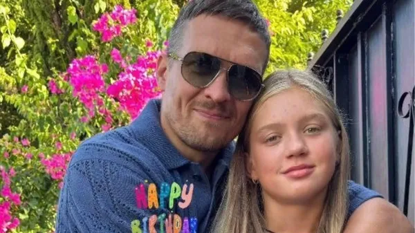 Усик на рингу та вдома: як чемпіон тренує доньку