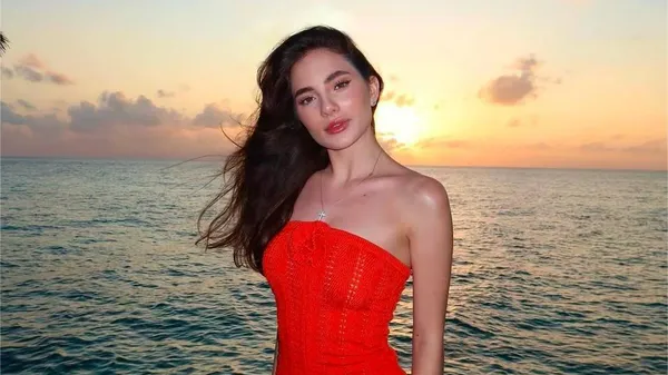 Пікантне фото Криськівої: обраниця півзахисника Шахтаря показала розкішне декольте