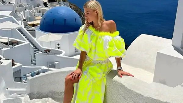 Неймовірна кохана Зінченка гіпнотизує палаючим поглядом та завидною зовнішністю: кадри з відпочинку