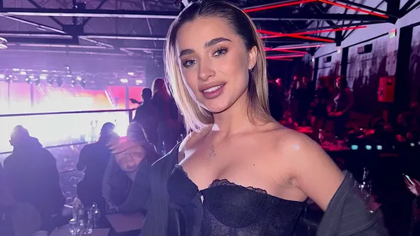 "Веселюсь": горячая экс-избранница Костышина зажигает топлес – пышная грудь нарушает все правила сети