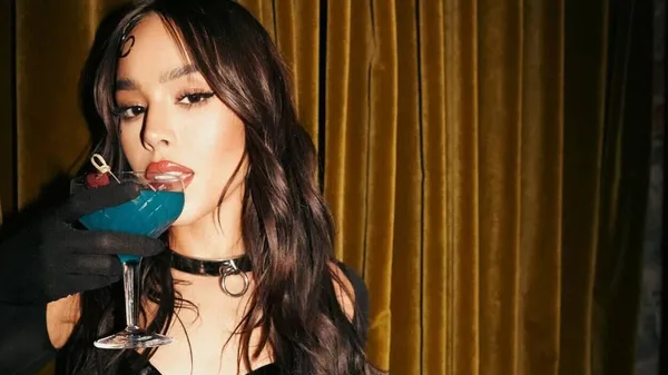 Секретна коханка Неймара заводить стадіони – зваблива співачка перемкнулась на колегу