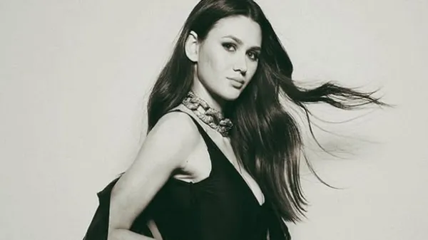 Неймовірна молдовська футболістка затьмарила казкові краєвиди своєю ефектною зовнішністю – фото