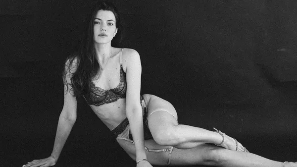 Неймовірна дружина Мацапури спокушає гарячими фото в білизні – дивує коханого сюрпризами