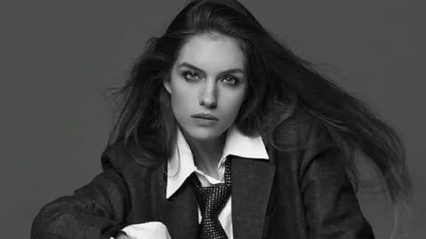 Палка дама на паркеті: футбольна ведуча запаморочила голову гарячими танцями у стилі фламенко