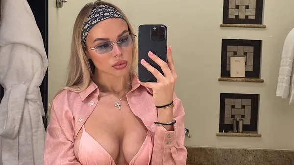 Гаряче бікіні та ідеальний бюст: екс-кохана Гусєва вміло збуджує