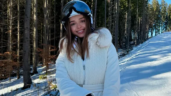 "Заберите у нее телефон": пассия Топалова в сумасшедшем шпагате на колесе обозрения – она сходит с ума