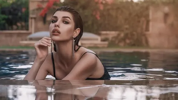 Секс-бомба Очеретька змастила тіло олією та роздяглася до відвертого образу – насолода для фанів