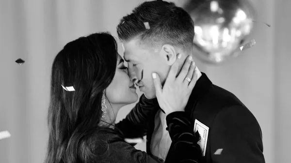 Яремчук і Матвієнко вітають ефектну брюнетку – фрикаделька чи любов життя