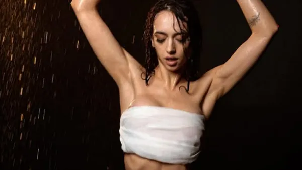 Дворазова чемпіонка України з фітнес-бікіні влаштувала звабу на Балі: видатні форми схвилювали уяву