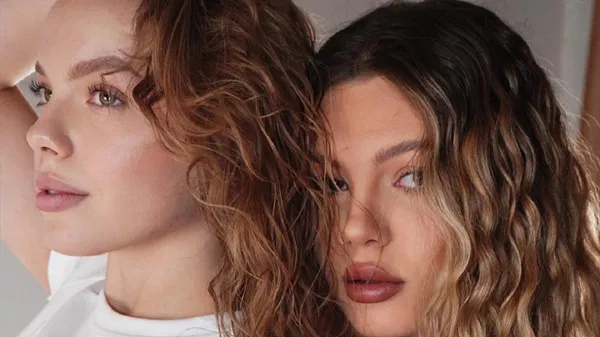 Наречена гравця Динамо втішає його на відпочинку – не пустили грати в Іспанію