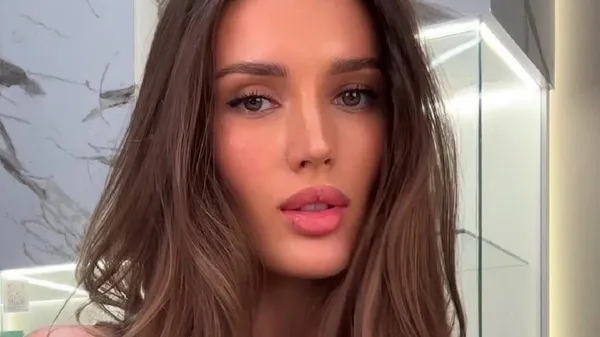 Наречена Таловєрова кайфує навіть під дощем – кохання в авто і казка наяву