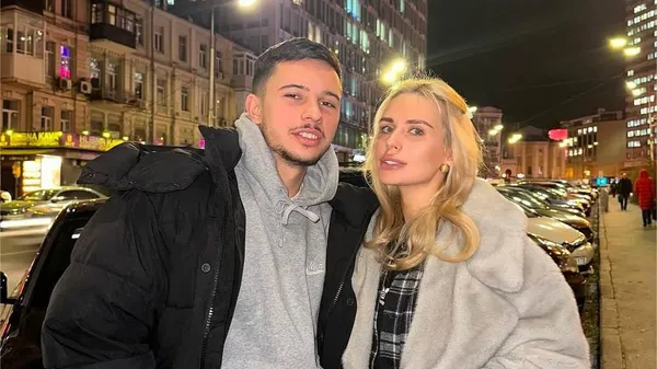 Дівчина Волошина показала, як задовольняє коханого зранку – дрібниця, а приємно