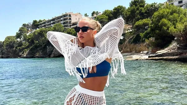 Гріховна краса: Ліза Судакова роздяглася на тлі дикої природи – ці фото змусять вас забути про все