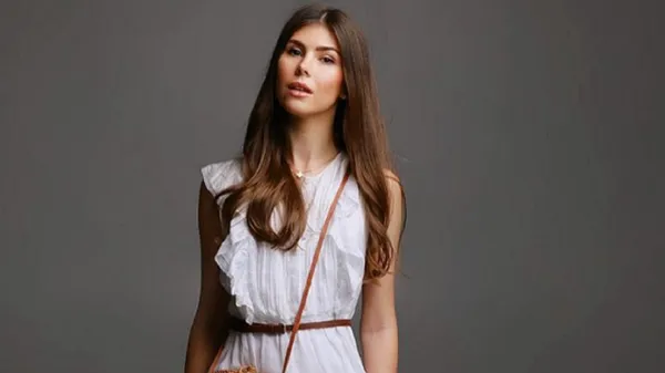 Спортивна дружина Реброва підкорила гнучкістю та пластикою на заняттях йогою – вогняна картинка