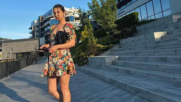 Танці у приспущених джинсах: колишня Гуцуляка розбурхує мережу сексі-рухами