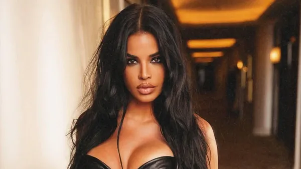 Латекс, декольте та провокація: найспекотніша вболівалтниця Хорватії знову спокушає мережу!