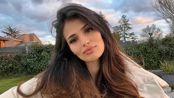 Розкішна кохана екс-лідера Реала сяє на червоній доріжці – в очах спокусливої акторки можна втонути