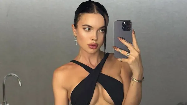 Обнаженный пресс и соблазнительные изгибы: Анна Кравец после развода поражает идеальной формой!