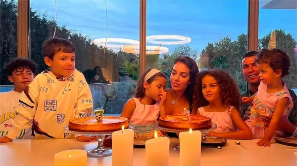 Цінніше багатства тільки діти: дружина Роналду показала закулісся сімейного життя