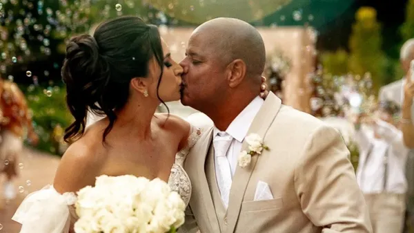 Легенда бразильського футболу одружився у 54: його молода кохана – справжня королева