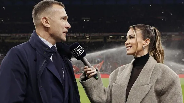 Шевченко ощасливив найсексуальнішу ведучу дербі – гаряча дружина футболіста оголила все, що могла