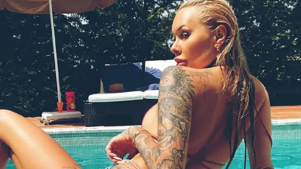 Епатажна Морозюк провокує у "голому" наряді, який ледь прикриває сліпучі принади – королева епатажу