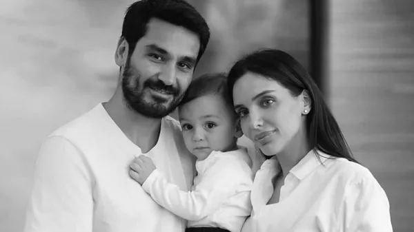 Отцовство, которое греет сердце: Гюндоган на трогательном кадре с новорожденным