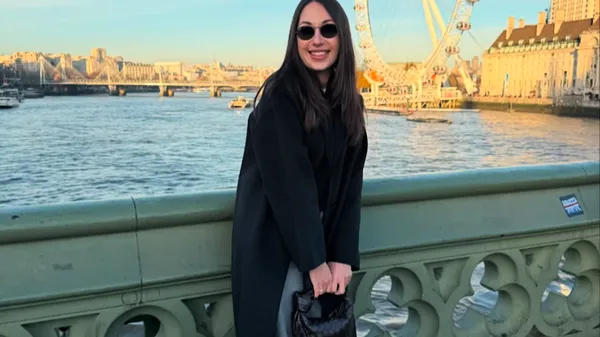 "А, ой": загадочный пост избранницы Довбика – волосы на полу и множество вопросов