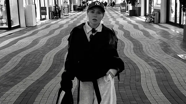 "Обережніше за кермом": воротар УПЛ не встояв перед старшою красунею – бюст, який зводить з розуму