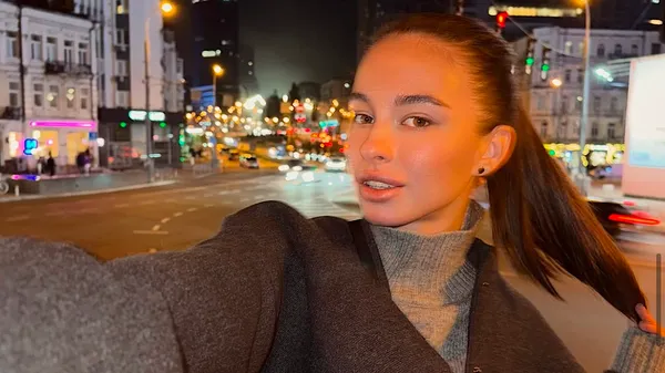 Кохана українського голкіпера засвітила апетитні груди – гаряче, як на полі