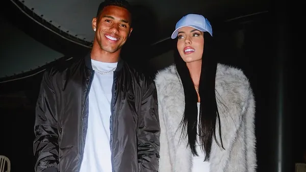 Оголений Вінісіус у палкому поцілунку з коханою – кадр, що розбурхав мережу