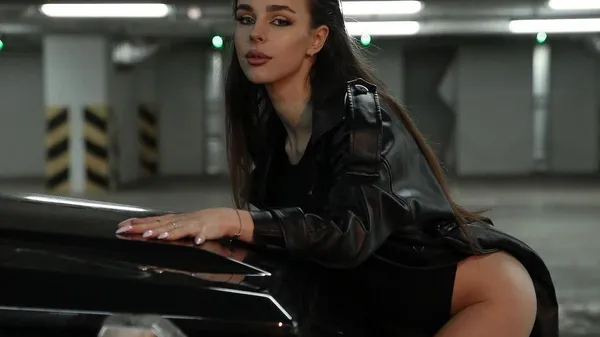 Сестра українського футболіста, який досі в ЛЧ, еротично провокує – нереальна модель грає в хокей