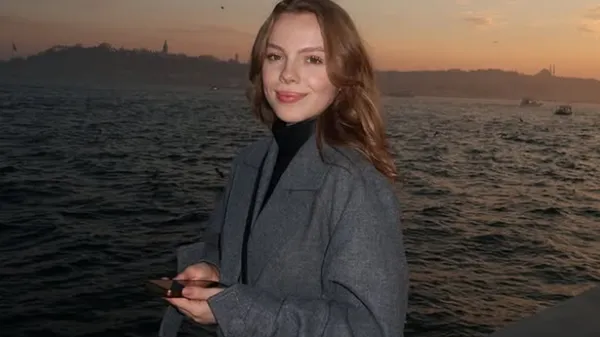 "Найкрасивіша": кохана гравця Динамо сяє у гламурному наряді на вулицях Києва – мережа в захваті