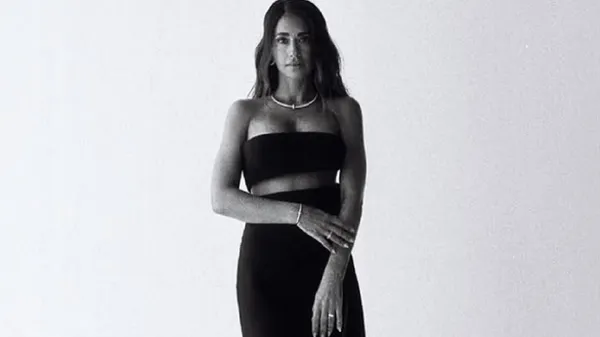 Божественна дружина Мессі в особливому наряді знялася для глянцю – наречена Роналду вражена