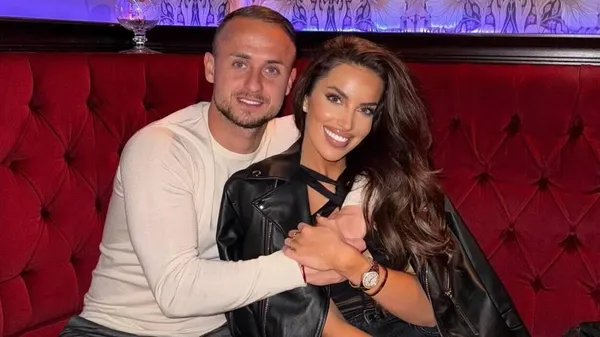 Зірка Наполі вдруге вкрав серце сексі журналістки – через 10 років підкорив незвичний крок на Євро