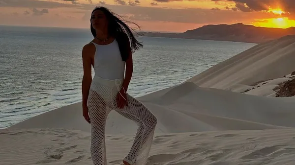 Коноплянка, Кравець і Яремчук запалюють у міні – тріо гарячих дівчат доповнила зіркова дама