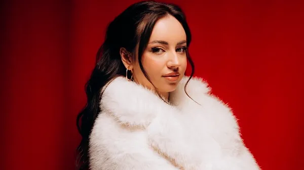 Идеальная картинка: шикарная красавица Сарапия в премиальном авто