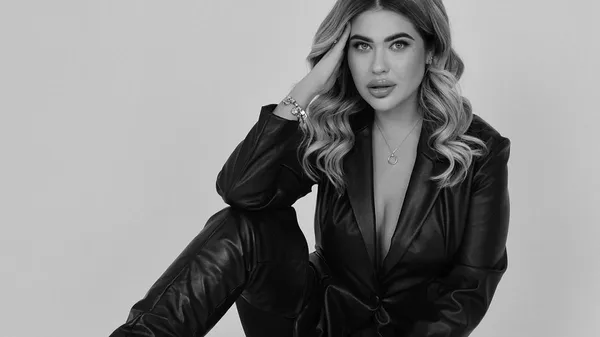 Кохана Корнієнка розкрила, скільки витрачає на місяць – сума вражає, доведеться допомагати чоловіку