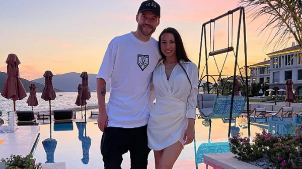 Ярмоленко страстно ласкает жену: интимные моменты произвели фурор – эксклюзив в День влюбленных