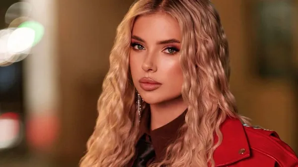 Горячая поддержка: Бондарь разогрела стадион еще до стартового свистка