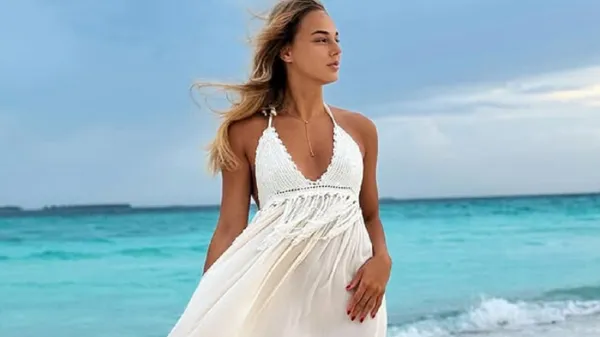 Білодід підкорила досконалою фігурою у вогняному купальнику – фото з відпочинку на Балі