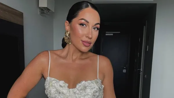 Кожаный шик: Довбик покоряет тренды с элегантной легкостью