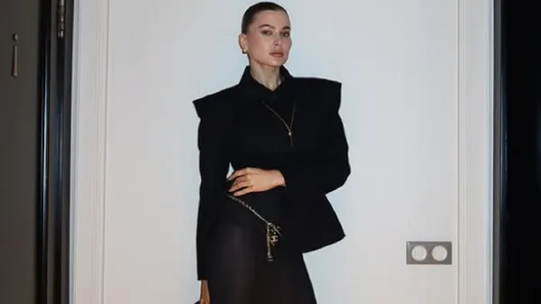 Сексуальна елегантність: дружина гравця Динамо в прозорому наряді привертає всі погляди – фото