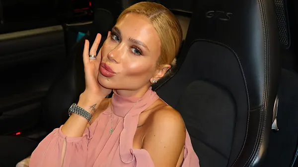 "Пані Анастасія": стильна провокація в надкороткій сукні від любки Коноплі