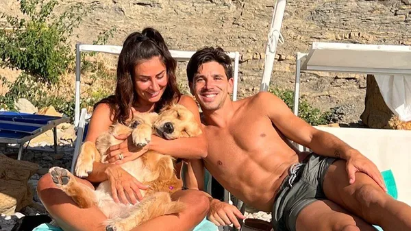 Кохана сина Сімеоне зачаровує талантами: сексапільна брюнетка любить сцену – дві весільні церемонії