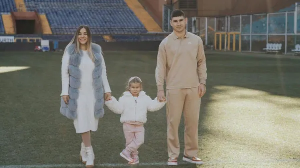 Маліновський знову стане батьком – вибухова реакція доньки й зіркових фанатів: "Які ви класні"