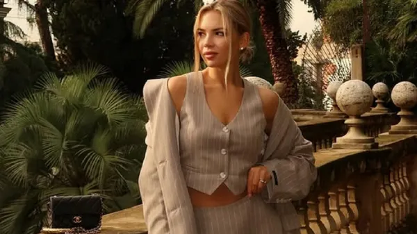 Досконала кохана футболіста збірної України похвалилися відпочинком в Дубаї – спекотні фото