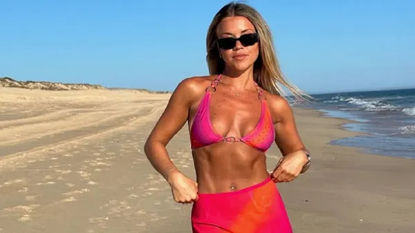 Чарівна донька легенди АПЛ продемонструвала розкішне тіло в звабливій сукні – ефектні кадри