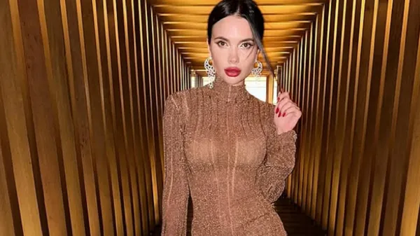 Спокуслива завжди: колишня Кравця підкреслила досконале тіло відвертим образом – шокує фанів